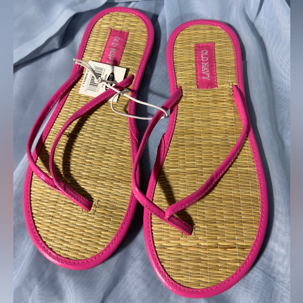 Old Navy Pink Straw Sandals NWT Women’s Size 7